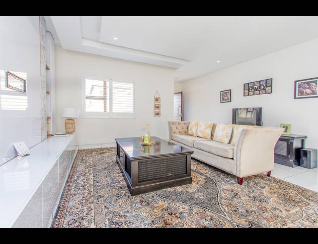 3 BEDROOM HOUSE TO LET IN BROADACRES